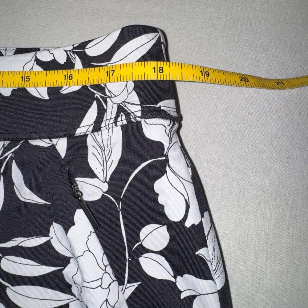 EUC TOMMY BAHAMA SZ L AUBREY ISLAND ZONE SKORT SKIRT BLACK & WHITE FLORAL PRINT - Picture 9 of 10